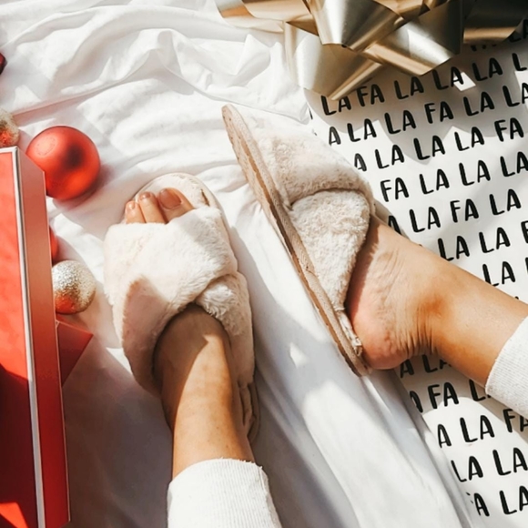 🚨LAST PAIR//BEIGE FUR SLIPPERS - Picture 5 of 11